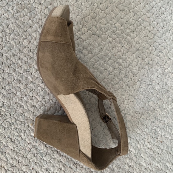 Earthies suede comfort heels sandals 7.5. Nearly new! - Picture 6 of 6